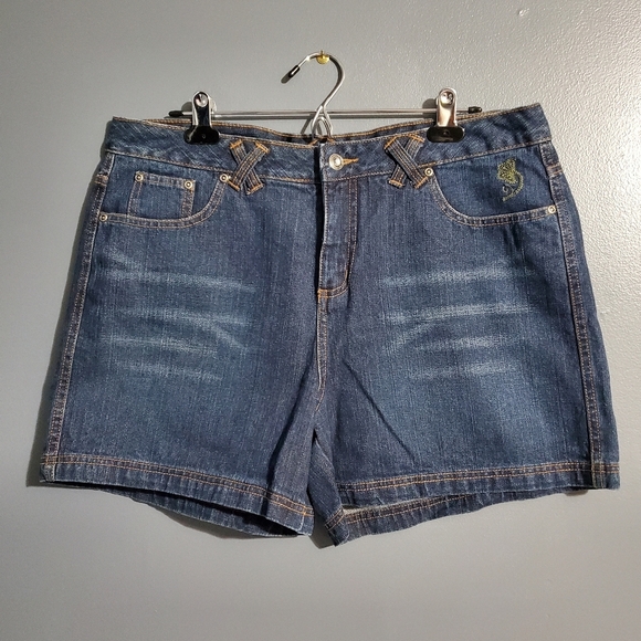Faded Glory Blue Jean Shorts Missy 100% Cotton Embroidered Pockets Size 14 - Picture 1 of 5